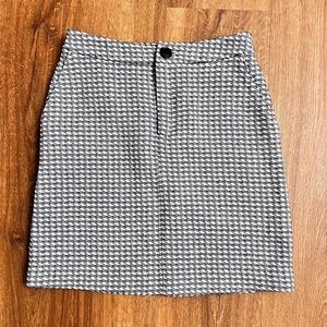 EKYOG Blue, Black, White Tweed Style Skirt Sz 2